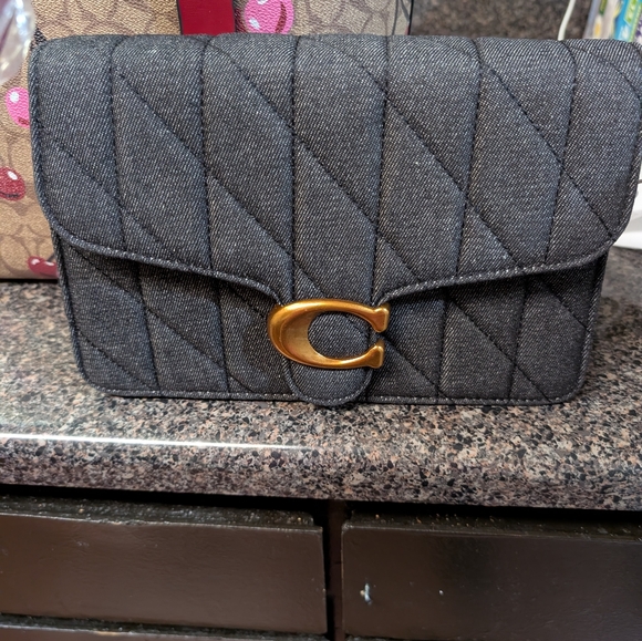 Source Unknown Quilted Gray Crossbody with Gold Accent - Picture 14 of 15